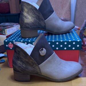 Lindsay Phillips Shandon size 8 with interchangeable snap